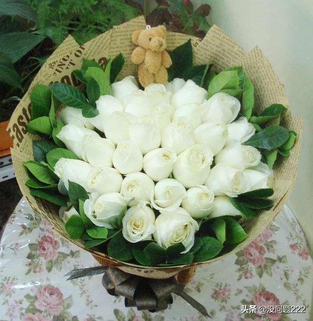 3朵白玫瑰花语（3朵白玫瑰花语我）