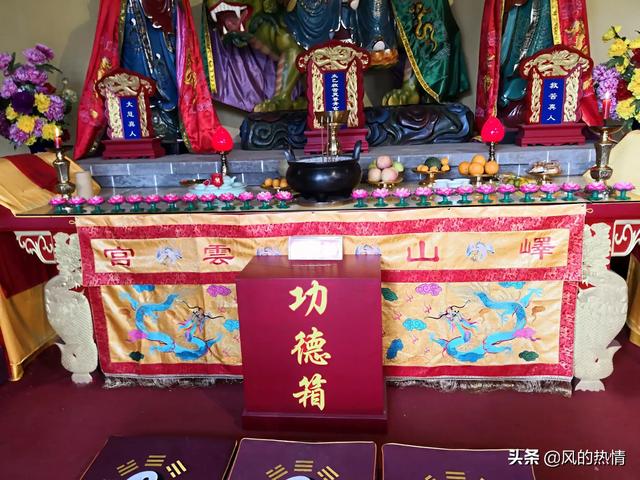 佛前供花的（佛前供花的几种福报）